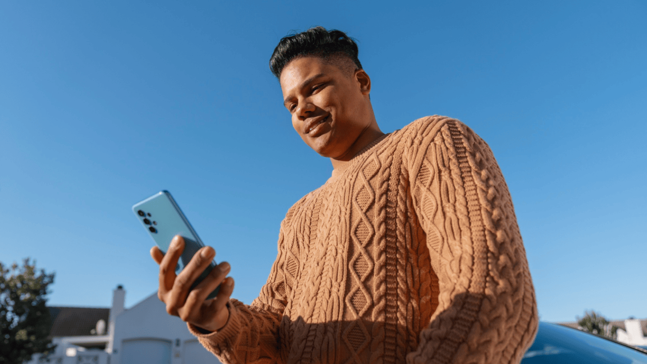 User interacting with location-based content through hyperlocal social marketing.