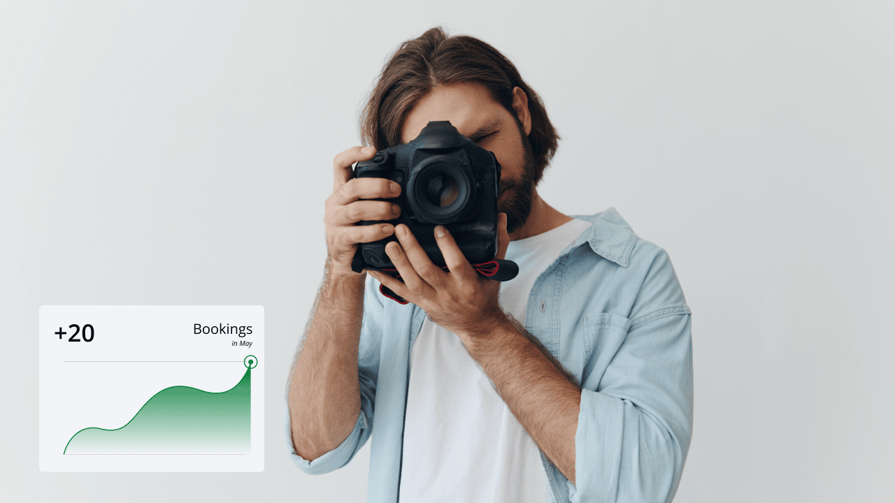 A featured image for Network Solutions' article on online marketing for photographers.