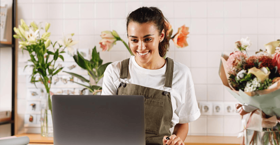 A featured image for Network Solutions' article about online business ideas.